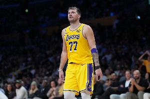 湖記：除手指扭傷+小腿挫傷外 東契奇還接受了腹股溝傷勢的理療