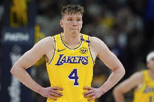 不會運球？克內克特遭遇貼防慌亂出球直接傳出界外