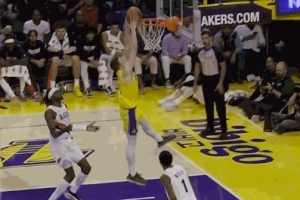 久違了！克內克特轉換反擊 擠過防守起飛雙手暴扣