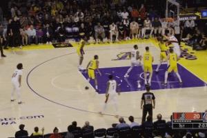 楊瀚森背打轉身進籃下 強攻造成艾頓犯規 兩罰一中！