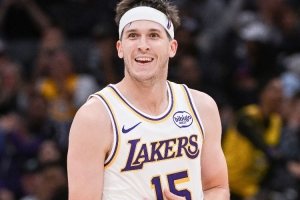 背靠背！雷迪克：不能指望里夫斯再砍51分 要激勵球隊帶著拼勁兒