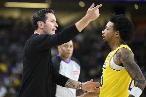 沒譜！小尼克-史密斯19分鐘5中1拿到2分出現2失誤 正負值-13