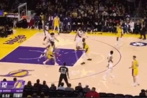 我有籃子呀！艾頓罰球線接球面對楊瀚森 直接中投命中！