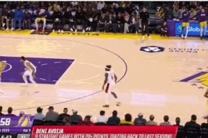 真頂不動！里夫斯被卡馬拉逼防 出現本場第二個8秒違例