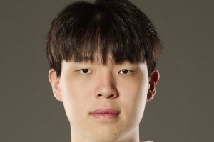 何時(shí)能再上場(chǎng)？楊瀚森場(chǎng)均5.8分鐘得1.8分0.8板0.4帽 命中率22.2%