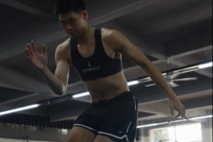 揮灑汗水！崔永熙康復(fù)訓(xùn)練更新 肌肉線(xiàn)條清晰可見(jiàn)