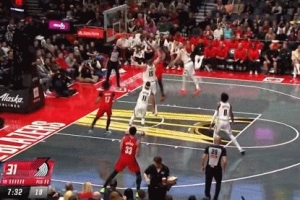 防守反擊一氣呵成！韋斯利斷球反擊背后過人上籃得分