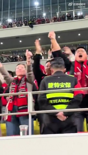 蓉城球迷：和誰有仇你們輸誰，我們要不要臉？蹇韜：輸球又怎么樣