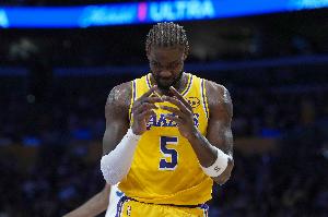 疑似背部受傷！湖記：艾頓現(xiàn)已回到板凳席仍可繼續(xù)登場(chǎng)！