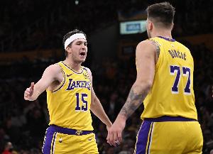 里夫斯：東契奇的投籃方式很奇怪 你很難在不犯規的情況下干擾他