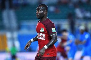 袁甲：成都個別球迷對阿奇姆彭種族歧視必須嚴(yán)懲，得讓他付出代價