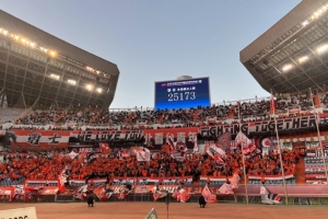 記者：泰山本賽季主場收官戰，現場球迷25173人