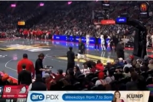 硬件不給力！開拓者主場計時器再度出問題 約基奇場邊折返跑熱身