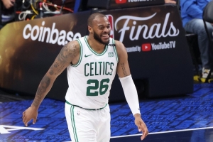 馬祖拉：蒂爾曼是那種可以信任的球員 他對位恩比德表現(xiàn)相當棒