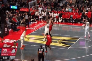 抹平分差！阿夫迪亞快攻中強(qiáng)硬背打命中 開拓者追平比分