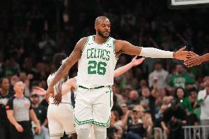 杰倫-布朗：蒂爾曼方方面面都做到了極致 末段表現(xiàn)堪稱現(xiàn)象級(jí)