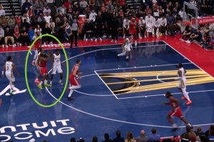 3+1！哈登三分命中同時(shí)造成米西一級(jí)惡意 打成3+1后快船還有球權(quán)