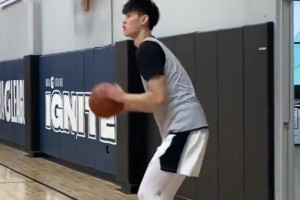 希望這次順利走出去！曾凡博此前發(fā)展聯(lián)盟訓練：手感柔和彈跳出色