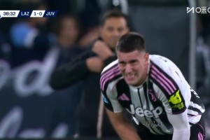 失良機(jī)！孔塞桑速度生吃對(duì)手傳中！弗拉霍維奇打門沒進(jìn)自己還傷了