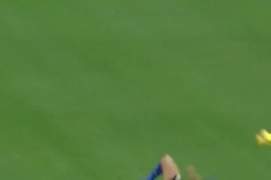 也就只有伊布才能做出的動作！這是什么神仙傳球姿勢？