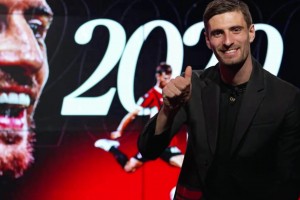 已不再是小透明！他不是米蘭的正牌隊長，卻更像是球隊的精神領袖