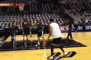 這就是大基本功嗎！鄧肯大秀45度投籃，招牌打板