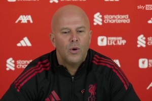 22年世界杯摩洛哥淘汰西班牙后，亞馬爾穿著摩洛哥球衣嘲諷隊友