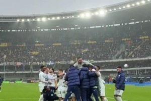 不容易！實拍：雨戰讀秒絕殺維羅納，國米眾將紛紛跑入球場慶祝